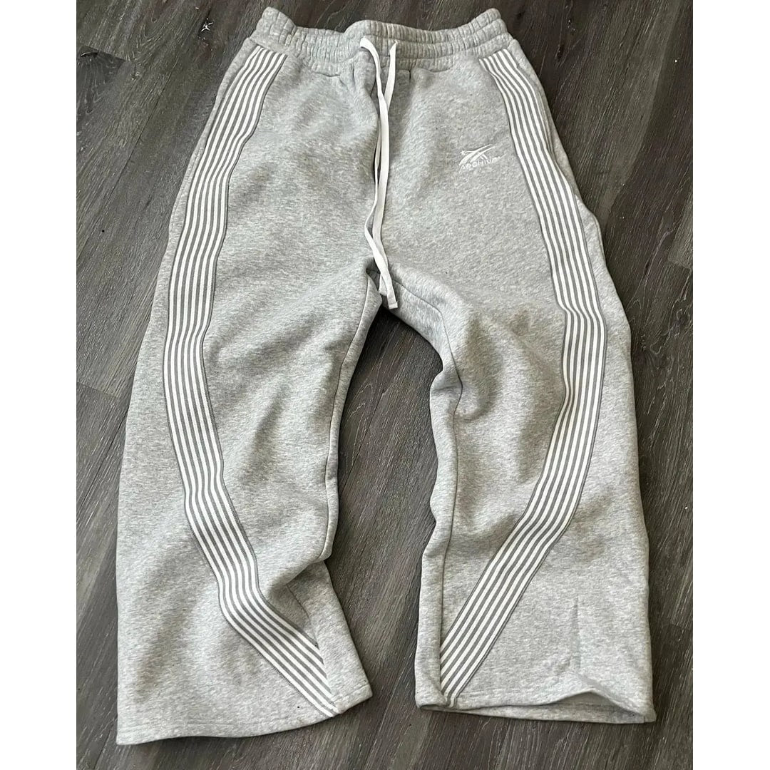 Pantaloni tuta uomo casual gamba larga con strisce laterali, perfetti per relax e tempo libero.