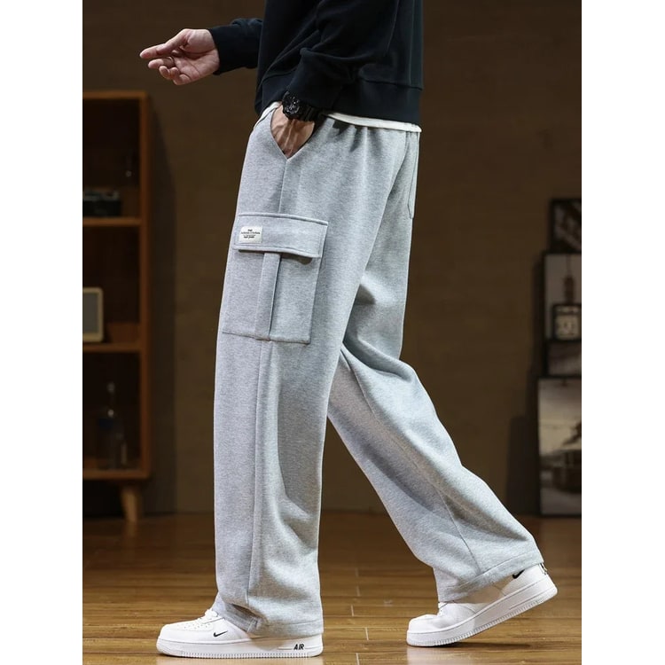Pantaloni cargo larghi da uomo neri, ideali per loungewear e streetwear con tasche laterali e vita elastica.
