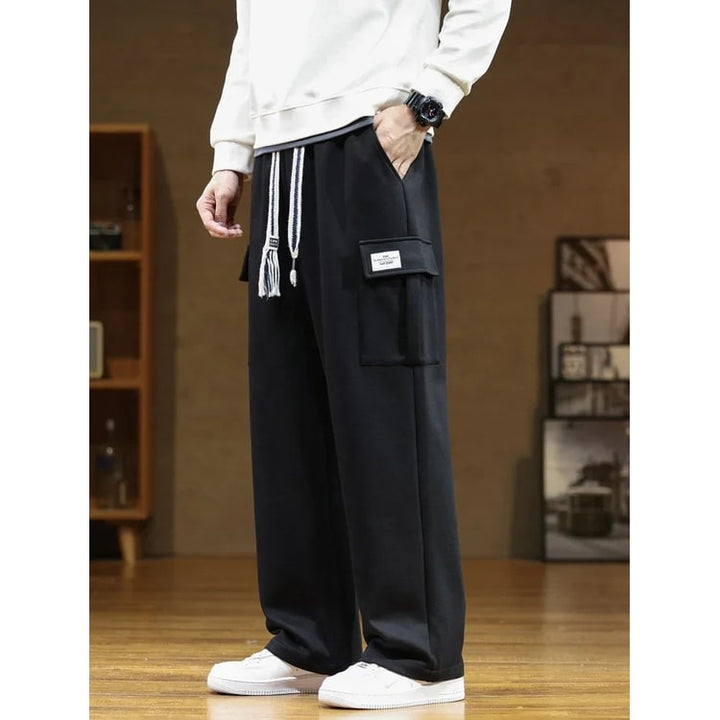 Pantaloni cargo uomo a gamba larga, un capo di moda uomo casual con tasche utility e design rilassato per comfort.
