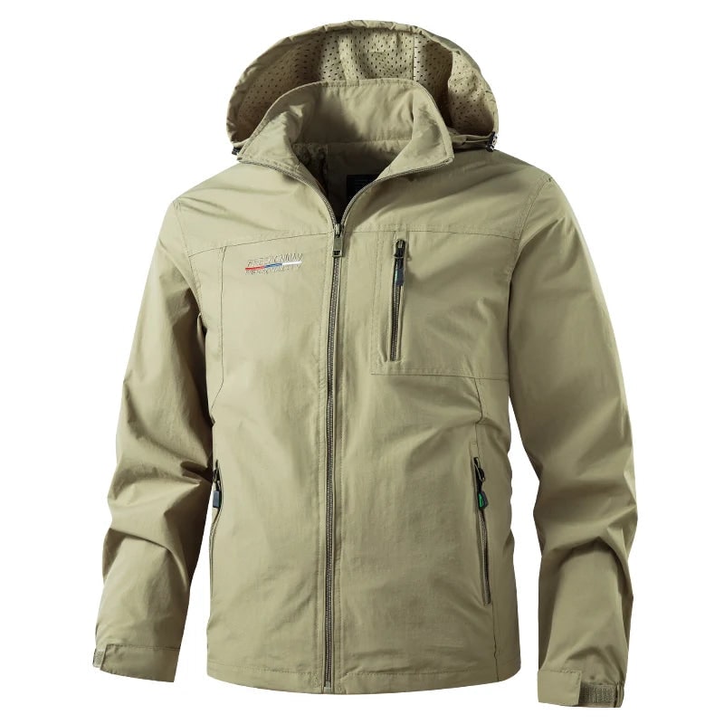 Giacca a vento uomo casual leggera, con cappuccio e tasche zip. Ideale per uno stile moderno e confortevole.