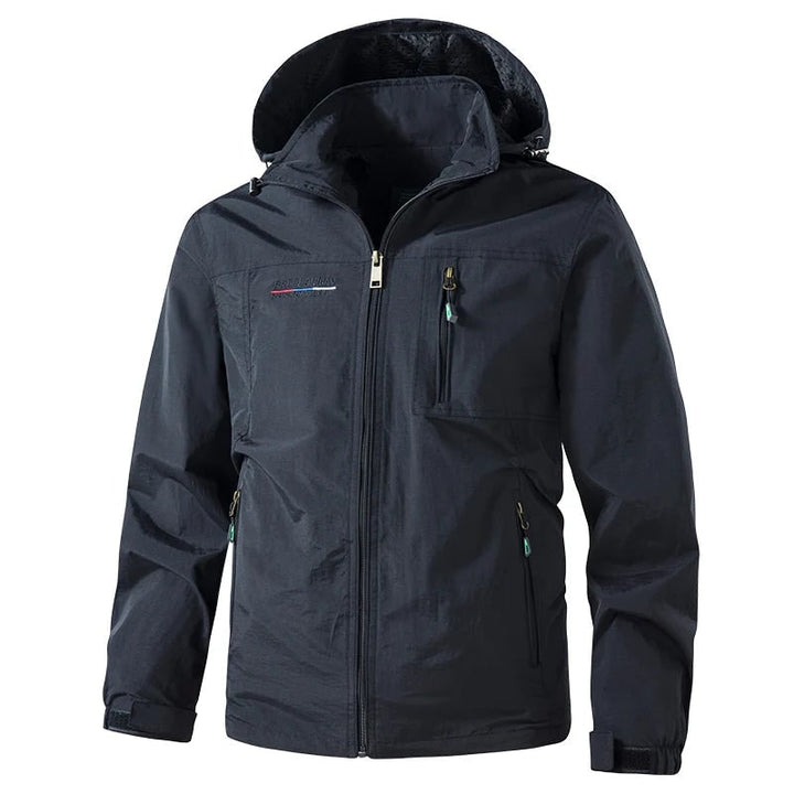 Giacca a vento uomo leggera e alla moda, con cappuccio e tasche con cerniera. Perfetta per primavera e autunno.