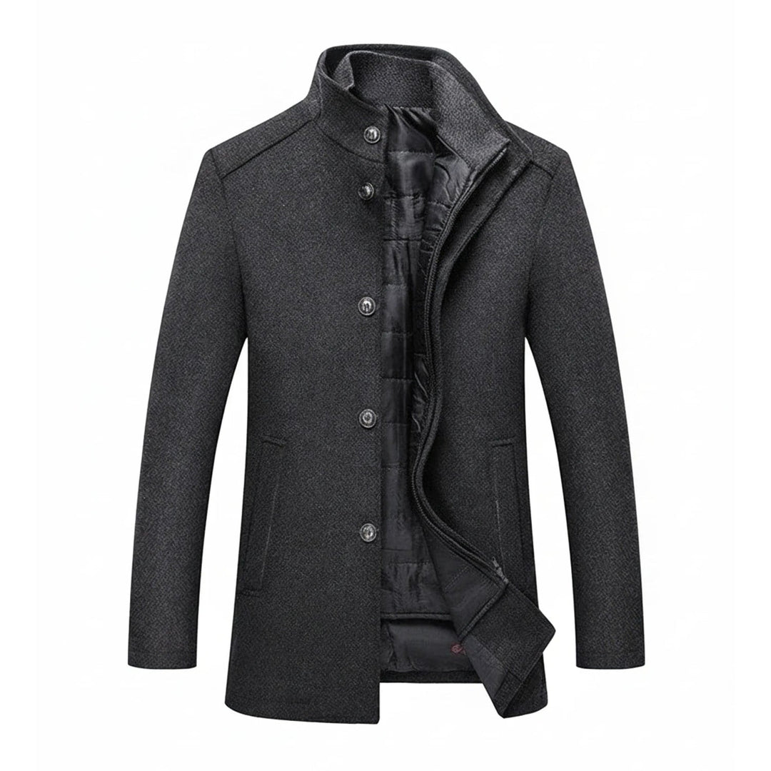 Soprabito uomo slim fit con collo alto, interno trapuntato. Perfetto per look casual chic o eleganti invernali.