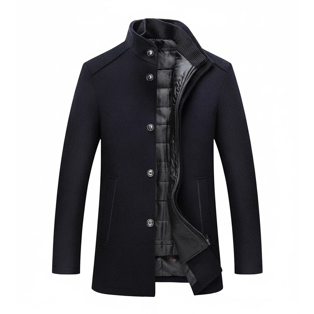Giacca invernale uomo elegante, taglio slim fit e collo alto. Capospalla trapuntato, ideale per moda uomo.