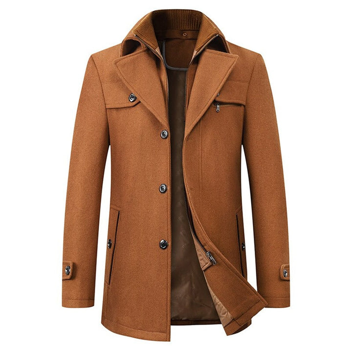 Cappotto uomo invernale, outerwear in lana, nero o grigio scuro. Versatile per eleganza maschile quotidiana.