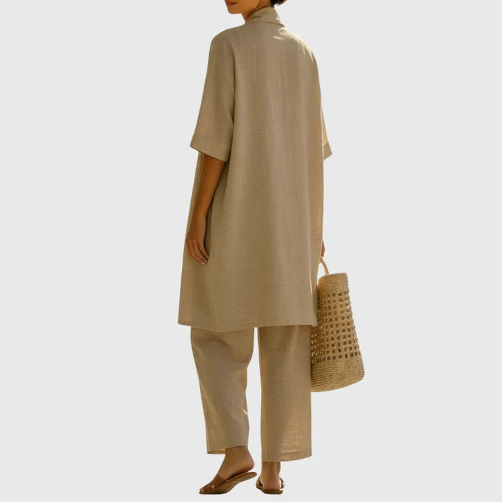 Set coordinato donna 3 pezzi in lino per estate: pantaloni palazzo, top e cardigan leggero ed elegante.