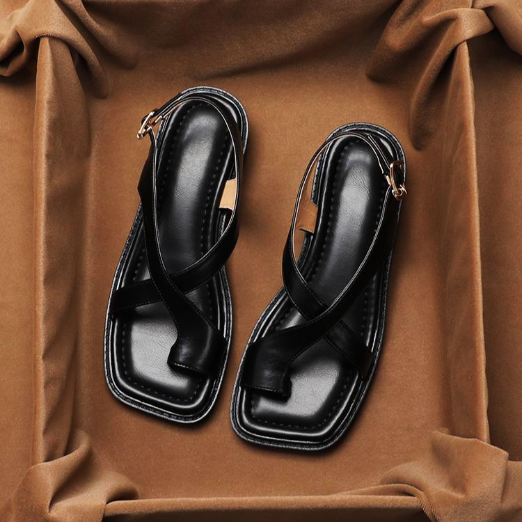 Calzature donna estive: sandali crossover con fibbia regolabile, eleganza e comfort.