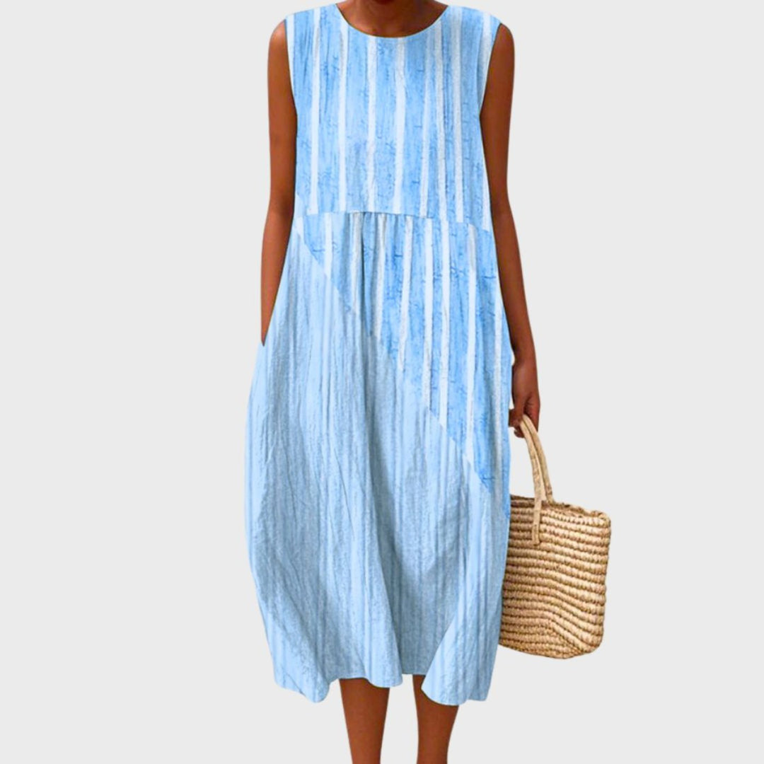 Elegante abito midi donna a quadri blu, svasato e senza maniche. Ideale per occasioni casuali o primaverili.