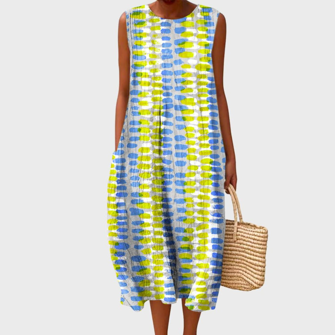 Abito midi svasato donna a quadri azzurri, senza maniche. Un capo estivo elegante e leggero, perfetto per la primavera.
