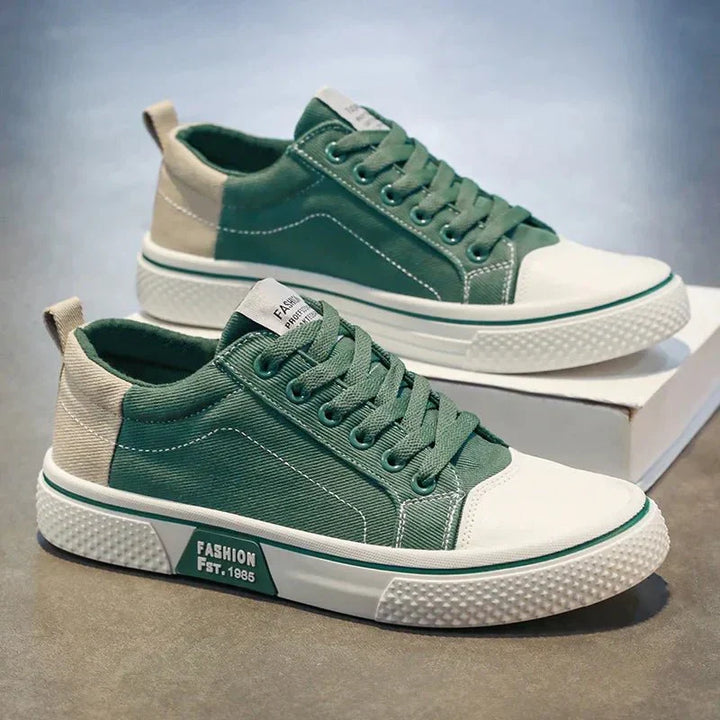 Sneakers retrò uomo per stile casual quotidiano, design stringato e comfort elevato.