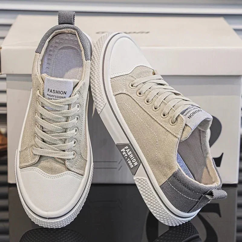 Scarpe da uomo retrò, sneakers basse e comode, con lacci per un look casual vintage di tendenza.
