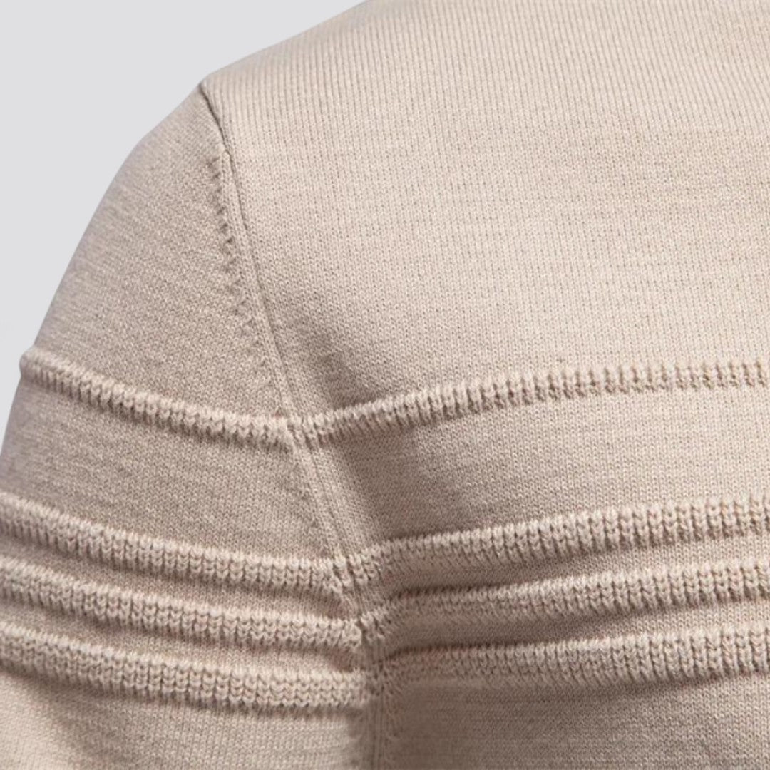 Maglione girocollo uomo per un comfort elegante e uno stile essenziale.