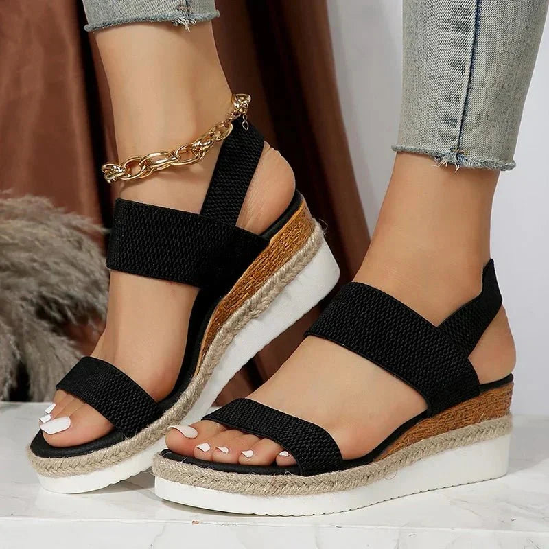 Sandali donna blu con zeppa e cinturino elastico. Calzature estive versatili per comfort e stile.