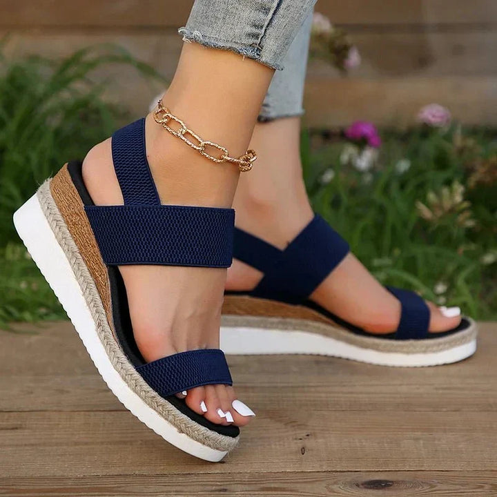 Sandali donna con zeppa alta e cinturino elastico per un comfort estivo superiore. Calzature alla moda.