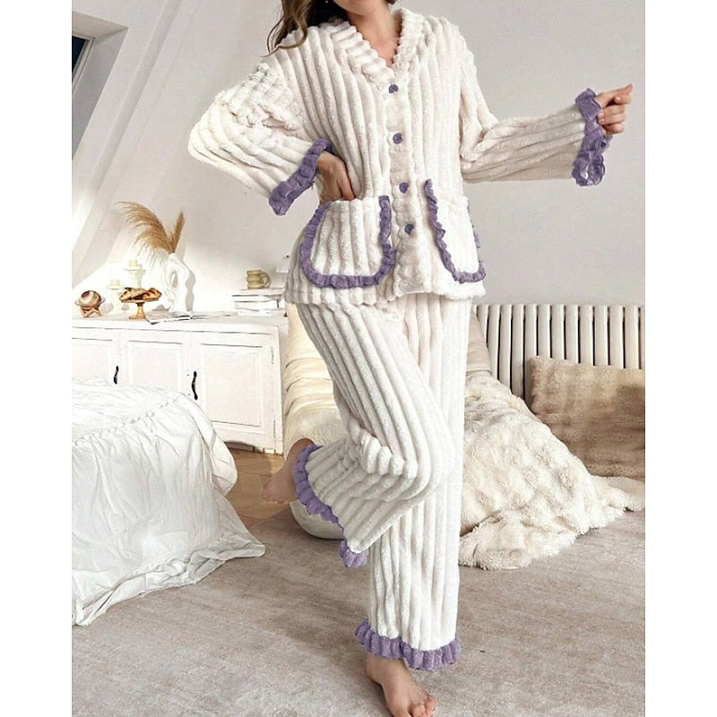 Elegante completo due pezzi donna verde a coste con volant delicati e vita comoda.