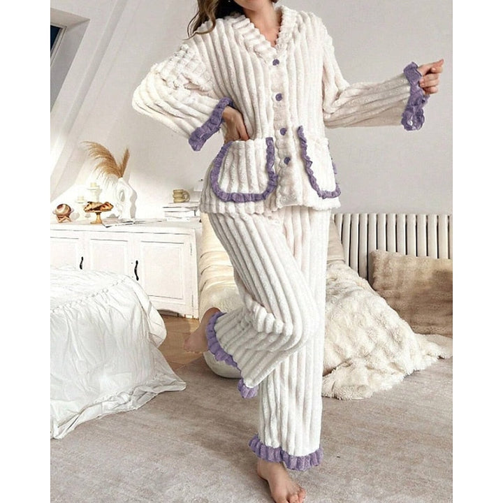 Elegante completo due pezzi donna verde a coste con volant delicati e vita comoda.