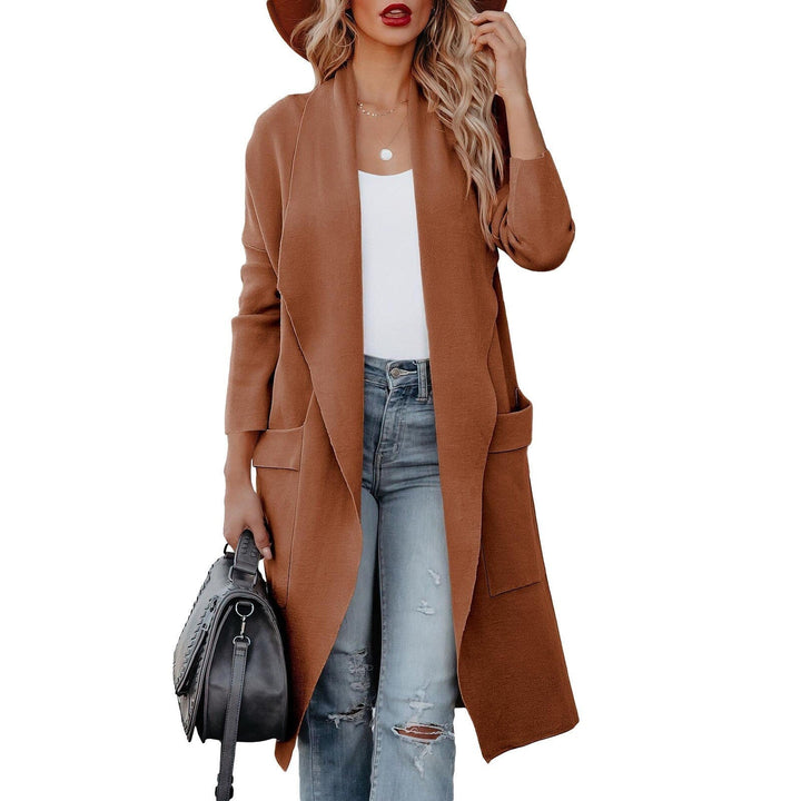Giacca lunga aperta donna nera con collo classico revers, capo versatile, ideale per un look sofisticato.