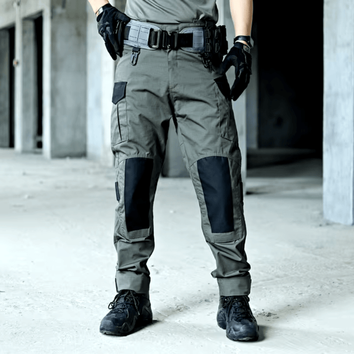Pantaloni cargo da lavoro uomo robusti, ideali per outdoor e resistenti. Tasche multiple per utensili.