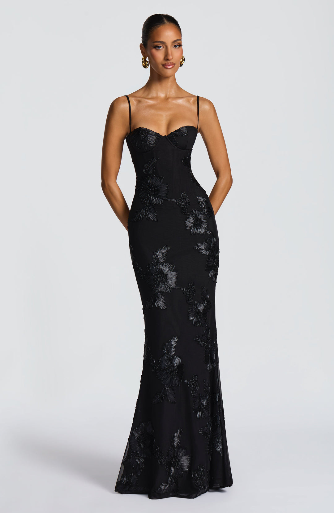 Abito midi donna nero elegante con corsetto e lacci. Perfetto per sera e cerimonia formale.