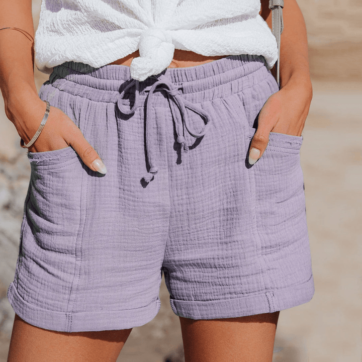 Pantaloncini da donna per outfit estivi casual chic, garantiscono relax e stile per ogni occasione.