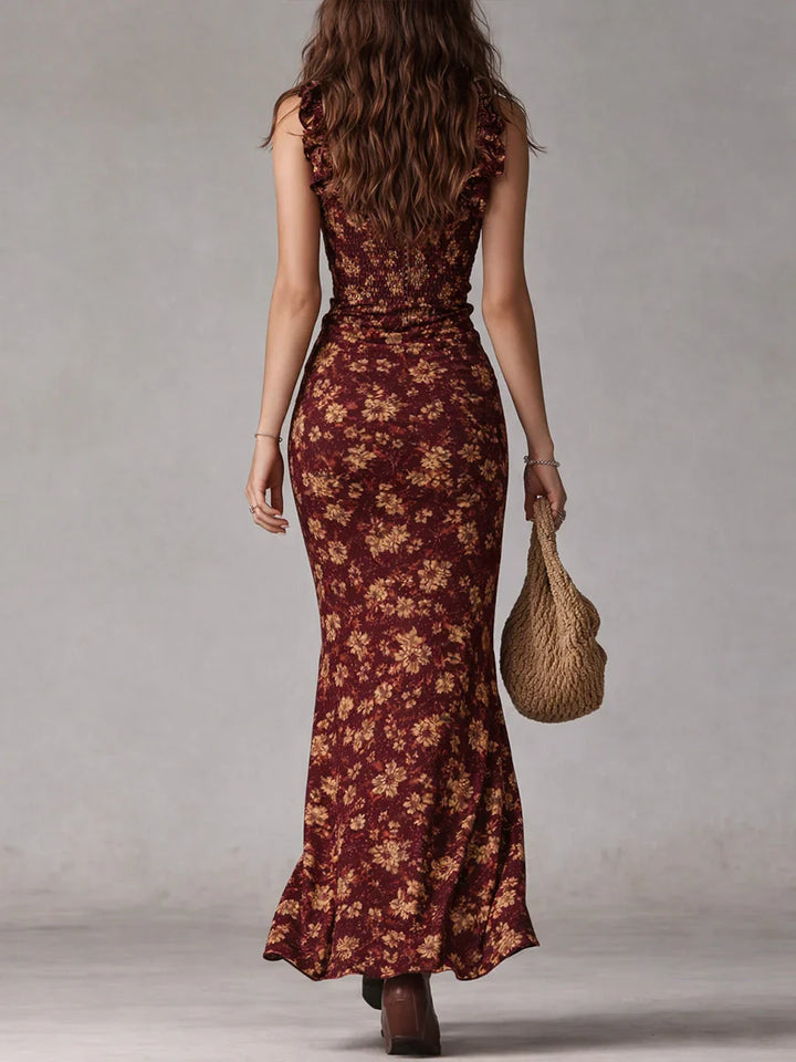 Abito da cerimonia rosso ciliegia con stampa floreale e spacco laterale. Maxi vestito elegante per invitata.