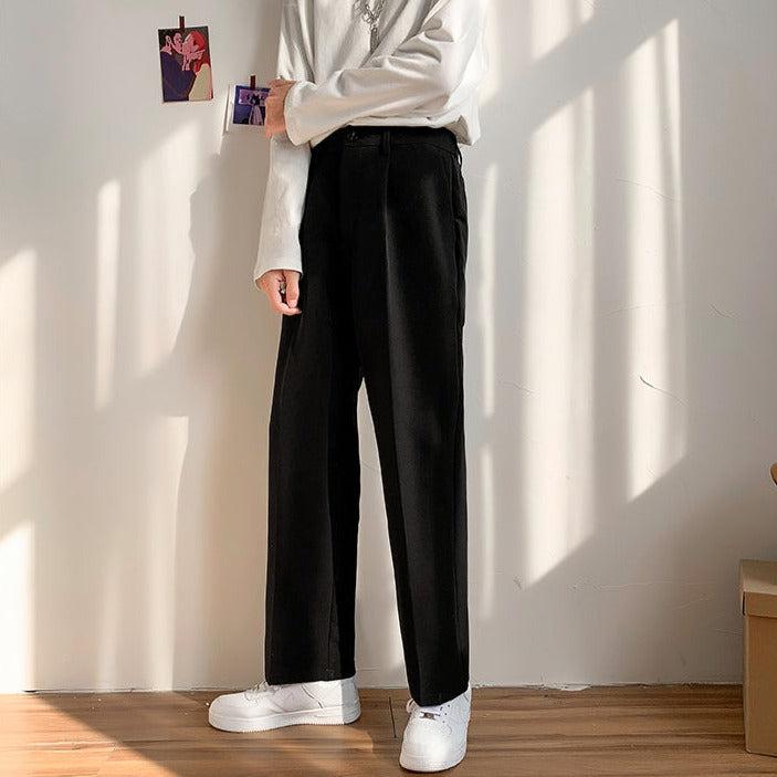 Pantaloni business uomo a gamba dritta, ideali per l'ufficio e uno stile professionale impeccabile.