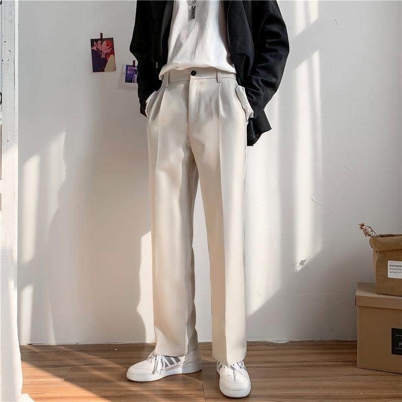 Pantaloni uomo a gamba dritta, versatili per outfit business e look casual chic. Perfetti per l'ufficio.