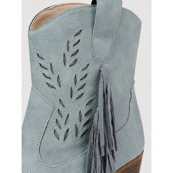 Versatili stivaletti western rosa con nappe, punta affusolata e tacco largo per look autunnali.