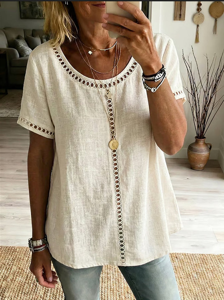 Top donna estivo patchwork elegante con trafori delicati, perfetto per la moda casual femminile.