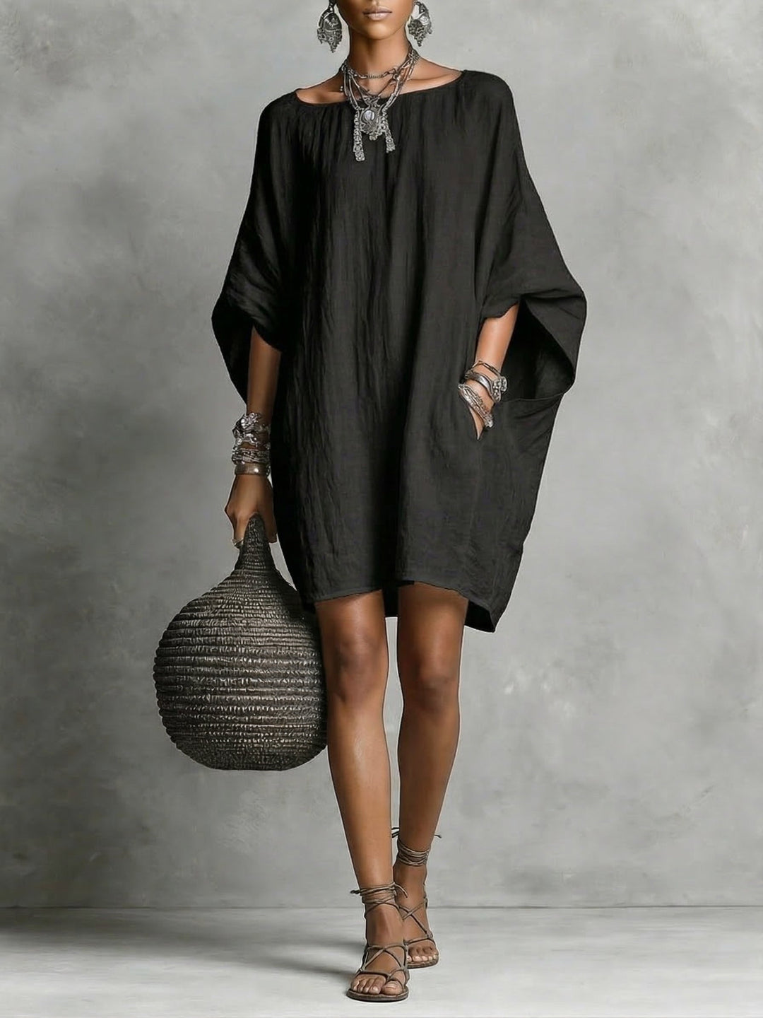 Abito da donna casual in misto cotone e lino, moda comoda e traspirante per le giornate estive.