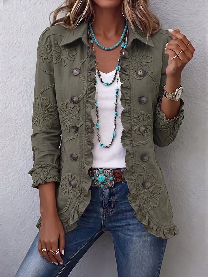 Giacca donna ricamata verde oliva con volant e bottoni chic. Ideale per primavera e autunno, stile femminile.
