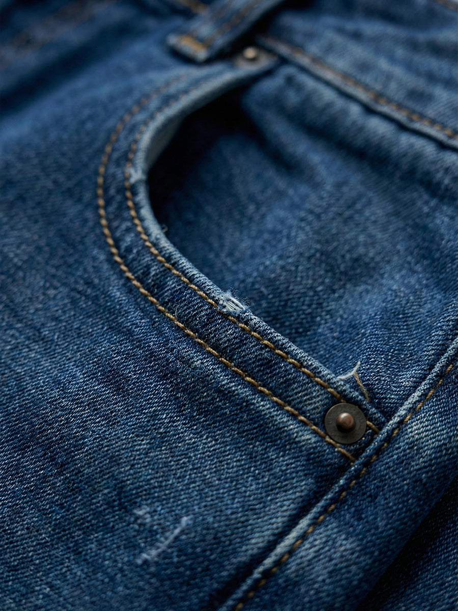 Moda jeans donna: casual e rilassati, con effetto denim lavato, ideali per il tuo look quotidiano e street style.