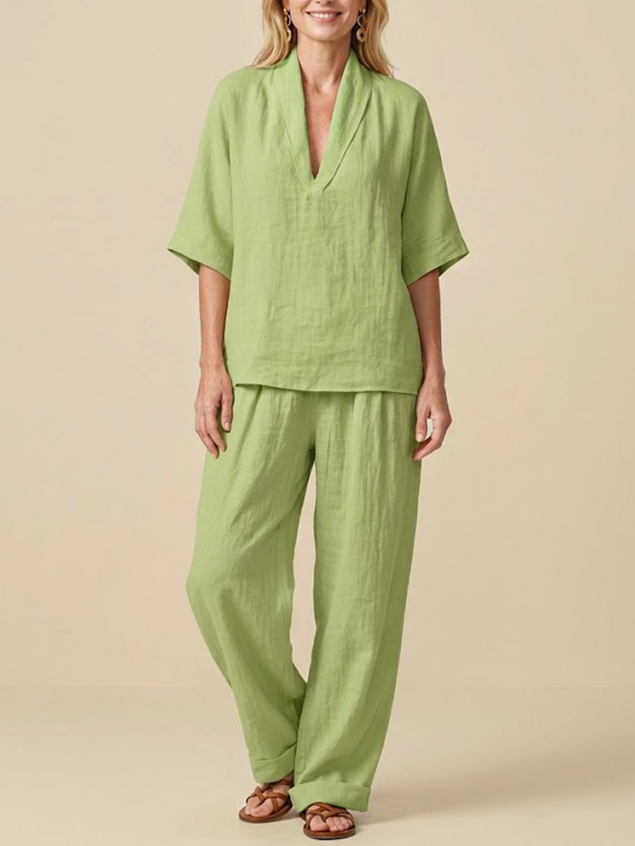 Completo donna estivo casual due pezzi in lino, top scollo a V e pantaloni, per outfit estate confortevole e minimalista.
