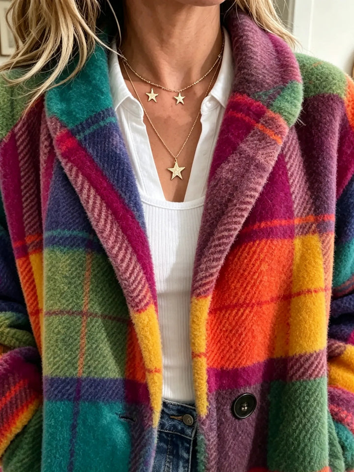 Cappotto donna a quadri chic, versatile e confortevole per look eleganti o casual invernali.