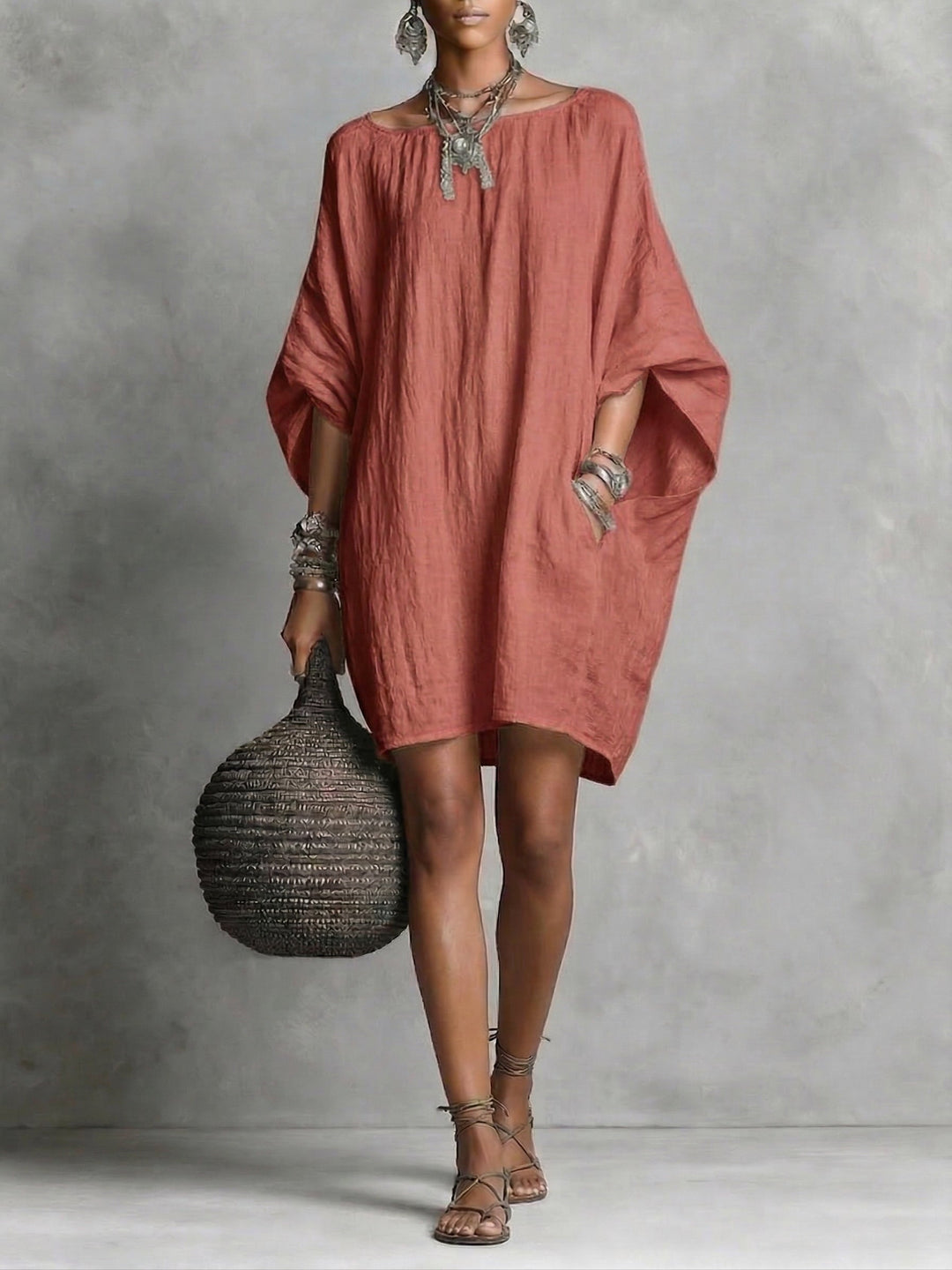 Vestito casual donna in cotone e lino, traspirante e comodo, ideale per la moda estiva e viaggi.