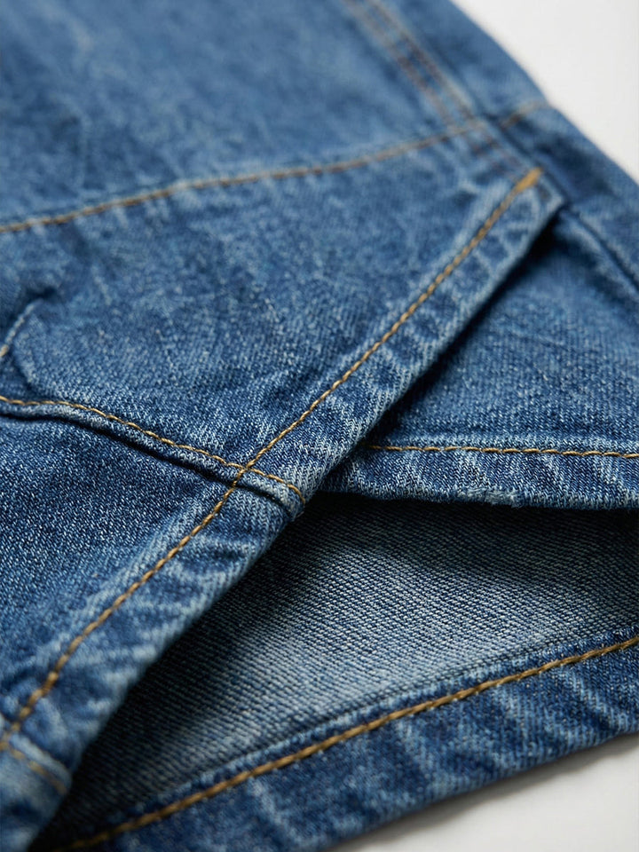 Jeans donna street style, vestibilità comoda e denim lavato, perfetti per outfit casual versatili primavera/estate.