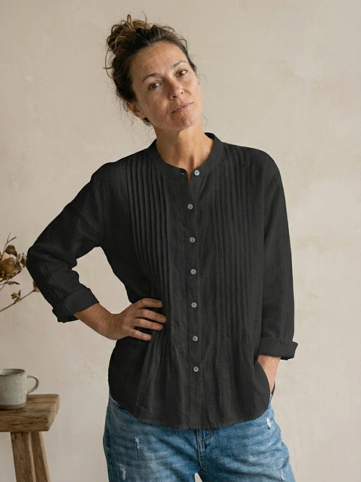 Camicia donna chic plissettata, versatile per look eleganti da ufficio o outfit estivi leggeri e casual.