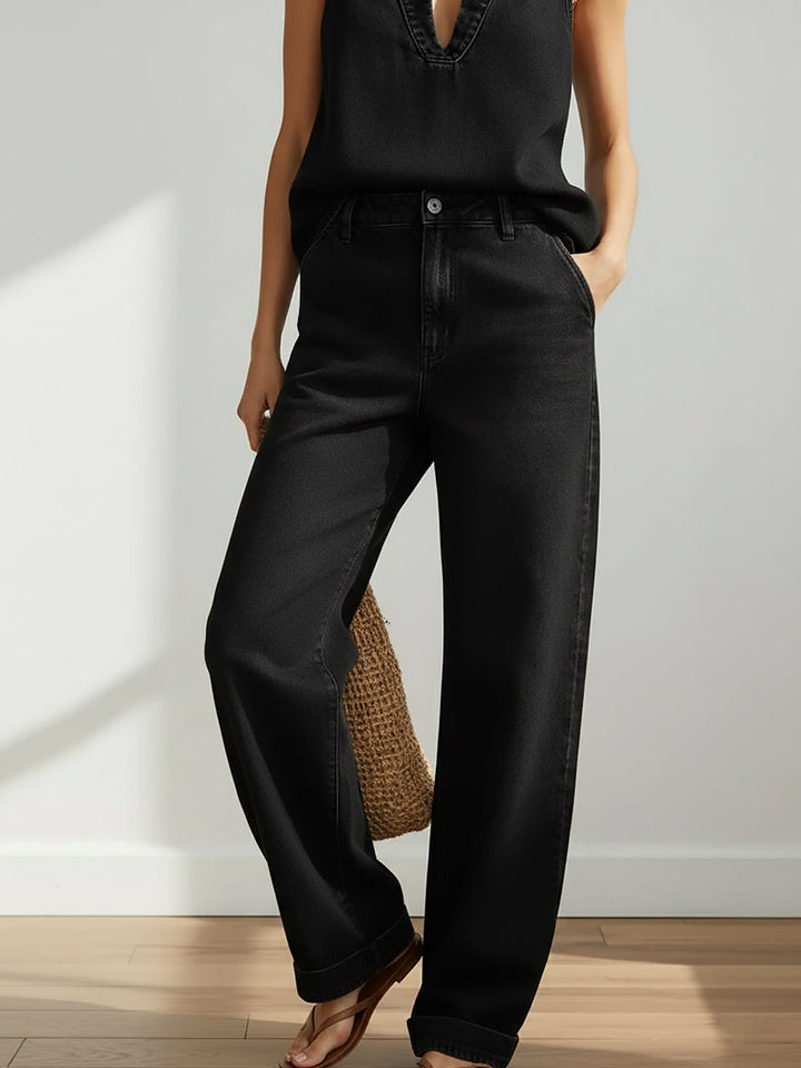Completo donna in lino e cotone, stile casual per l'estate, con pantaloni ampi e top comodo.
