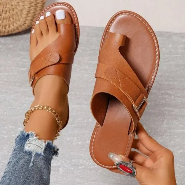 Sandali donna infradito regolabili anti-scivolo. Design comodo ed elegante con supporto per passeggiate.