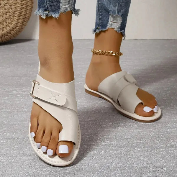 Sandali estivi donna infradito in pelle. Comodi ed eleganti, ideali per ogni occasione, dal casual al raffinato.
