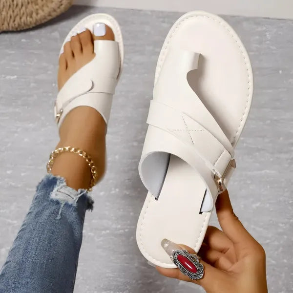 Sandali infradito donna in vera pelle, eleganti e di tendenza. Perfetti per un look estivo casual-chic.