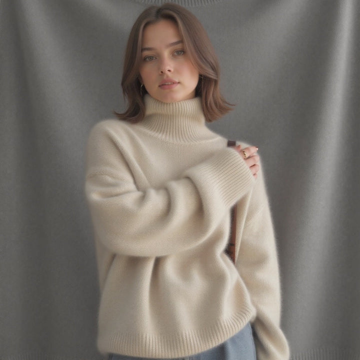 Maglione donna oversize a collo alto, caldo e versatile. Perfetto per abbinamenti invernali, un look moderno.