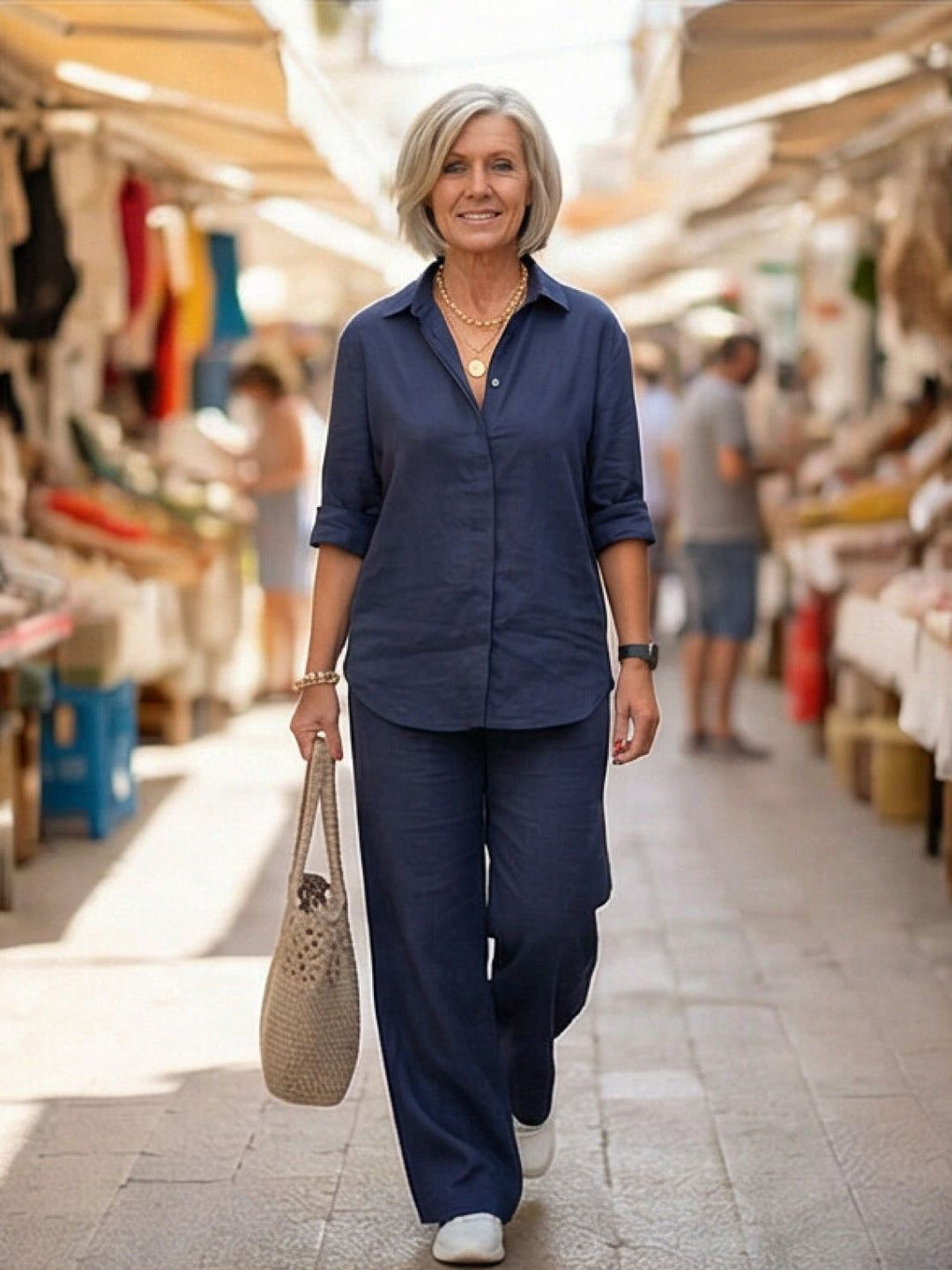 Abbigliamento donna estivo, completo con camicia e pantaloni ampi. Eleganza fluida.