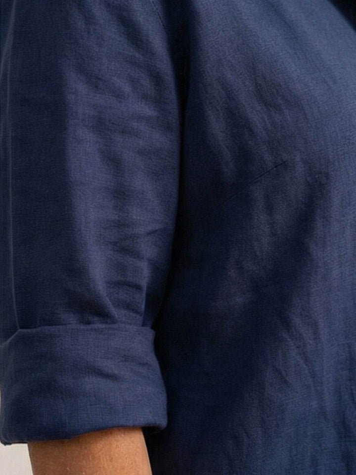Moda estiva donna: completo due pezzi con camicia e pantaloni ampi, abbigliamento fluido.