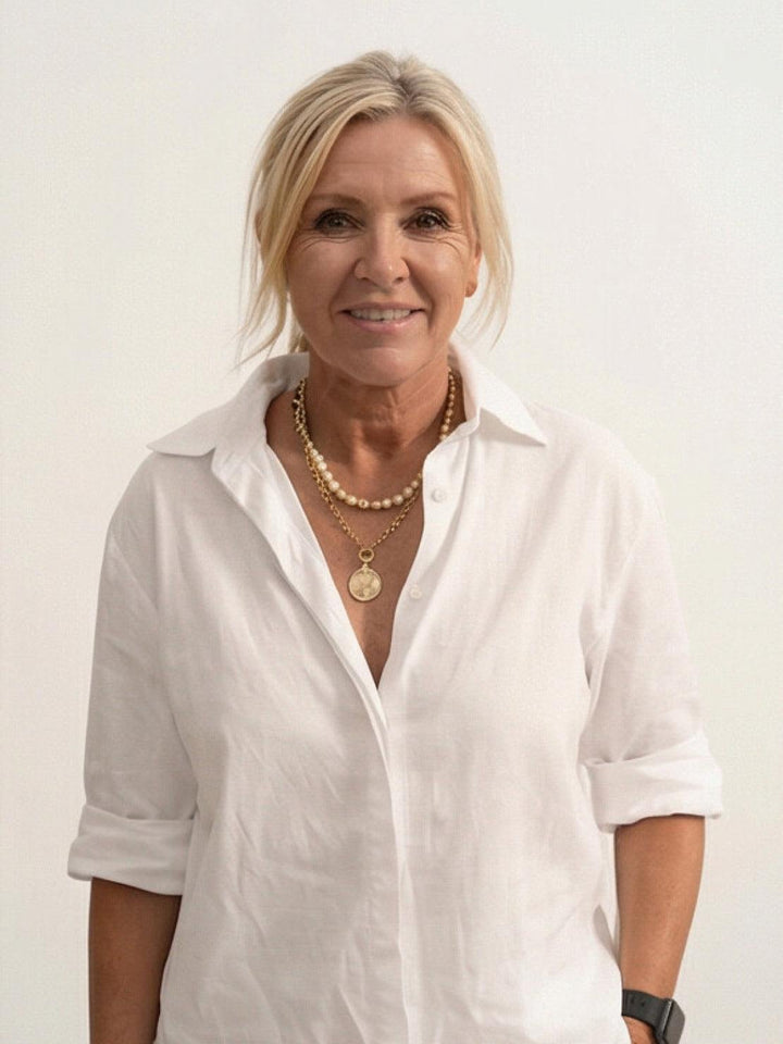 Camicia e pantaloni ampi da donna, set due pezzi per un'eleganza fluida e moderna.