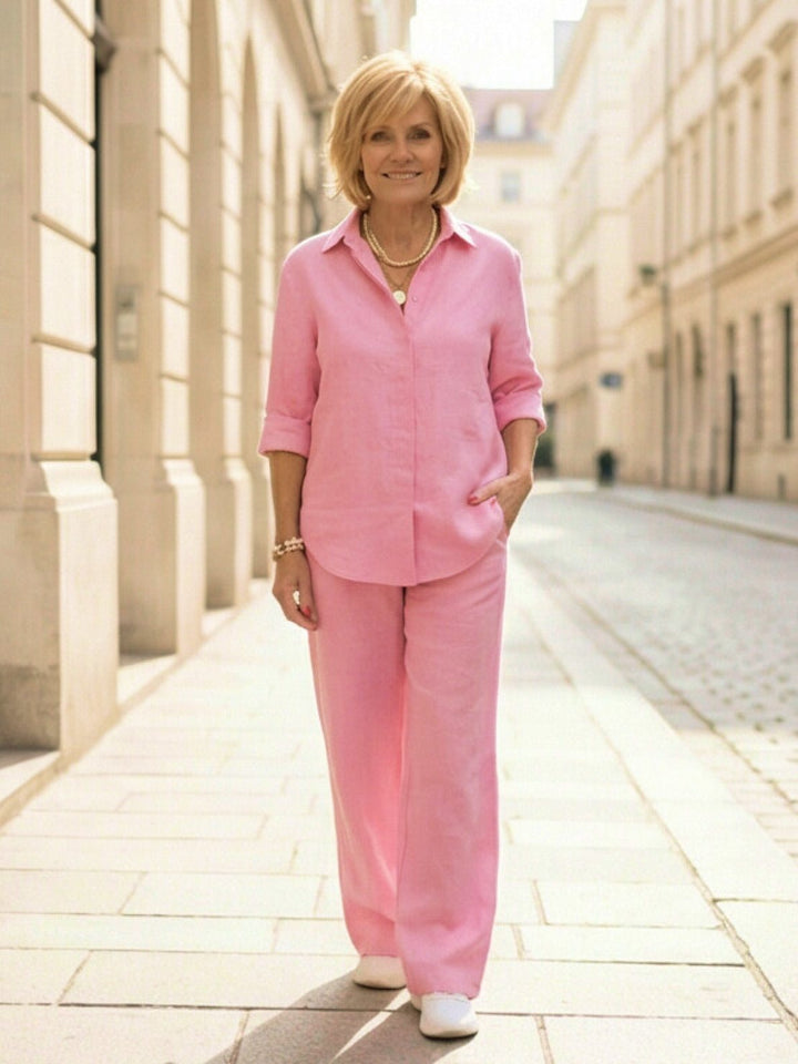 Completo donna versatile: camicia e pantaloni ampi, look casual chic.