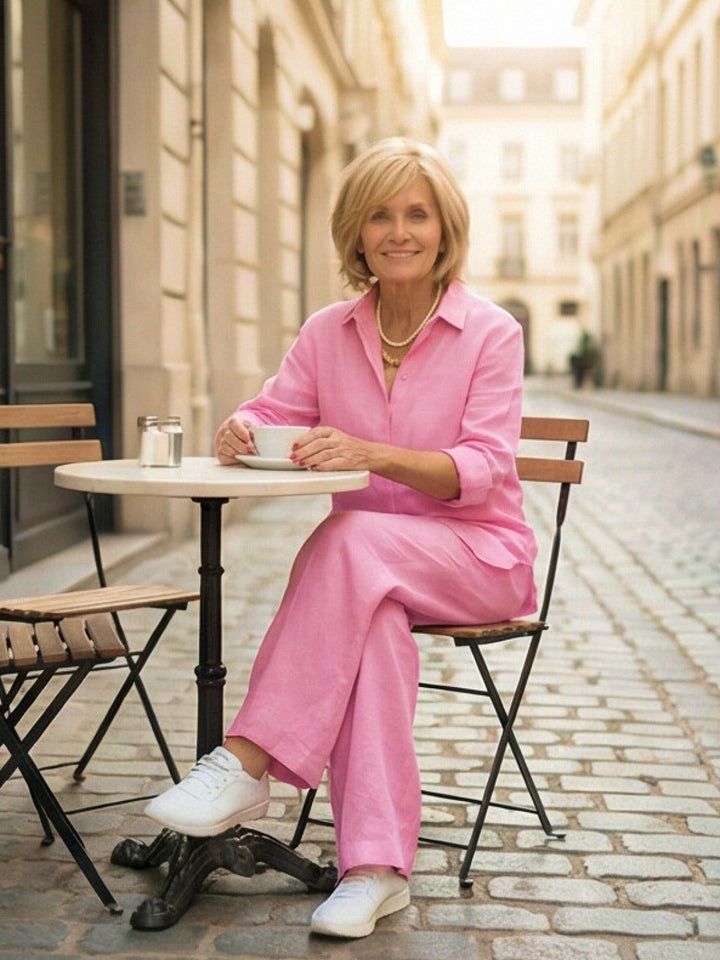 Abbigliamento donna: completo elegante con camicia e pantaloni ampi fluidi.