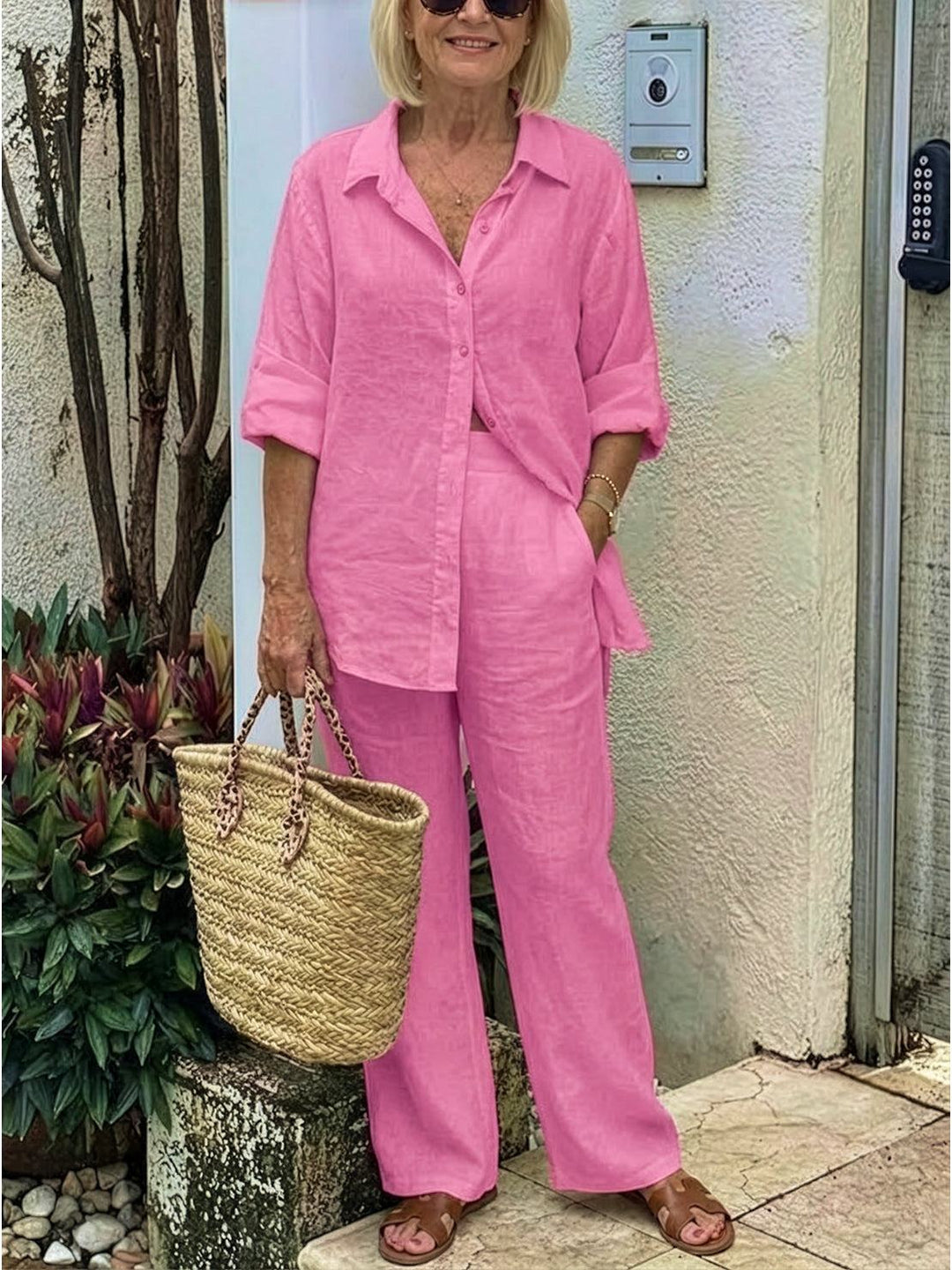 Completo donna estivo, camicia e pantaloni ampi. Abbigliamento fluido e leggero.