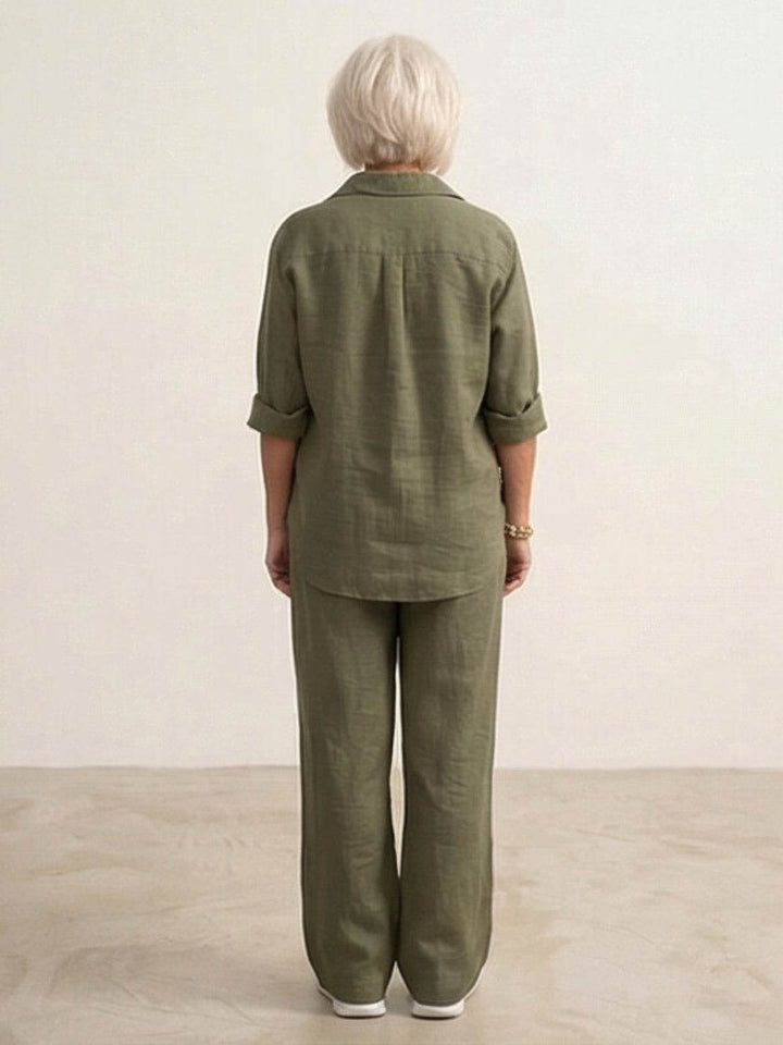 Moda donna estiva: completo fluido con camicia e pantaloni ampi. Stile e leggerezza.