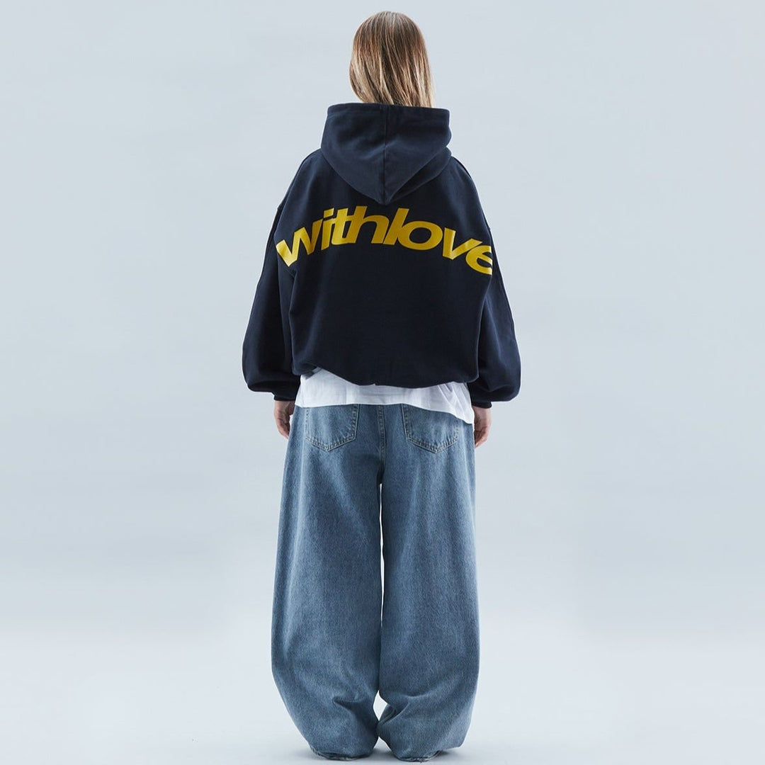 Felpa con cappuccio oversize da uomo, grafica moderna, stile casual e comfort streetwear.