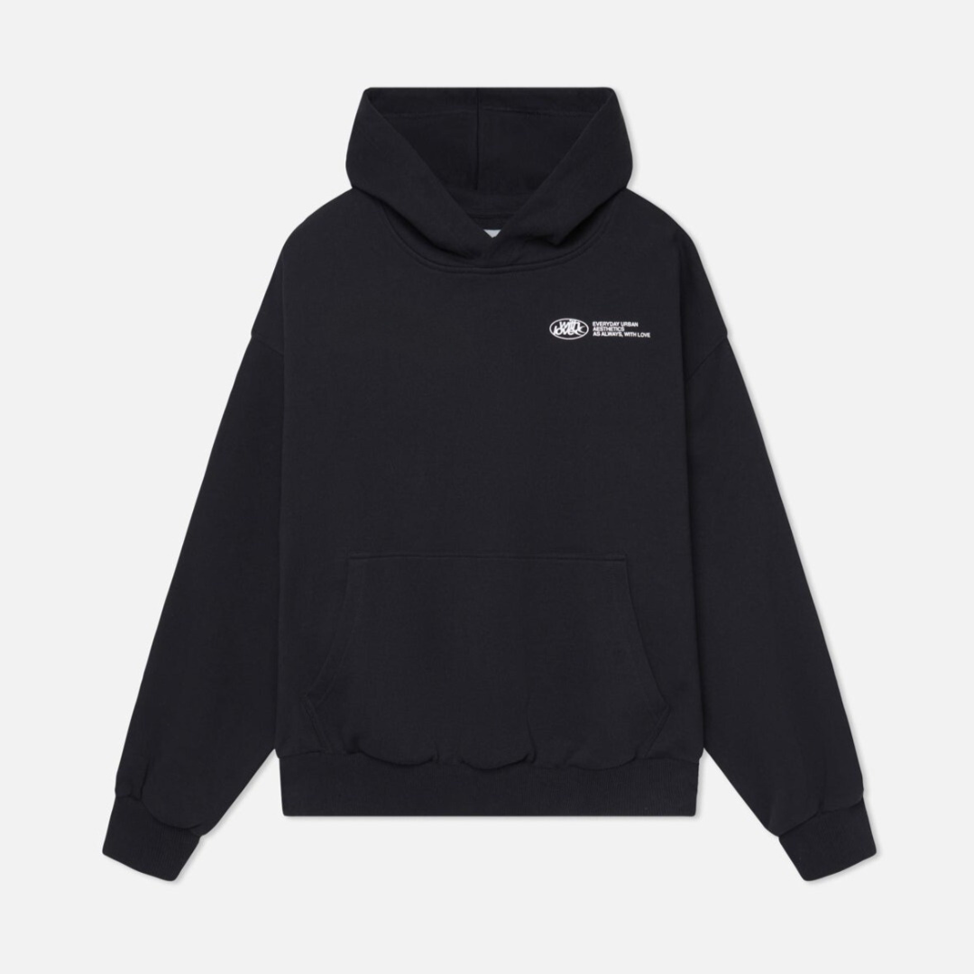Felpa con spalle cadenti e grafica audace, per un uomo che ama il comfort e lo stile streetwear moderno.